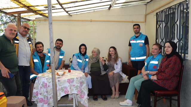 Yozgat'ta 114 yaşındaki Makbule teyzeye doğum günü sürprizi