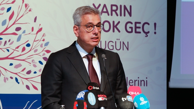 Bakan Memişoğlu, Kocaeli'de "11. Uluslararası/15. Ulusal Ebelik Öğrencileri Kongresi"nde konuştu: