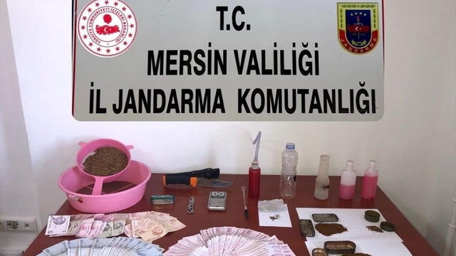 Mersin'de evinde uyuşturucu madde imal edip satan zanlı tutuklandı