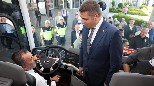 Vali Aslan, otobüslerde yolculara emniyet kemeri takmanın önemini hatırlattı