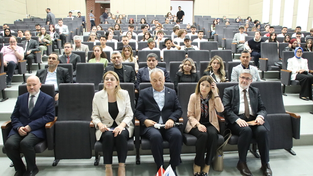 Kırklareli'nde "21. Yüzyılda İnsana Dokunan Hizmetler" konferansı düzenlendi