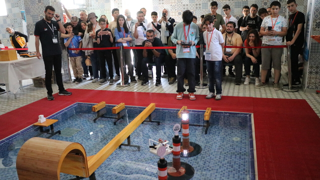 Uluslararası MEB Robot Yarışması'nda öğrenciler, ilk kez su üstü kategorisinde yarışıyor