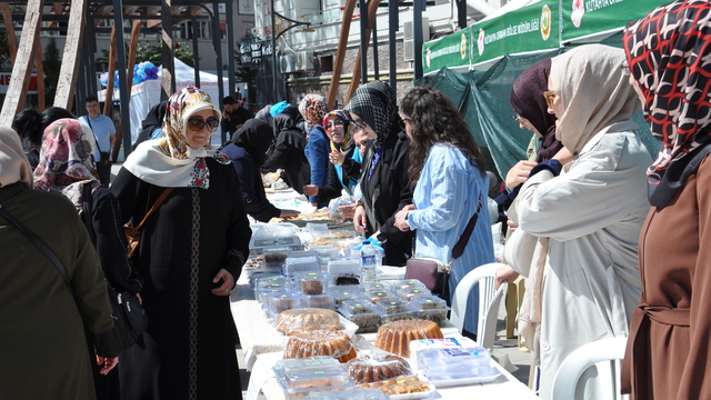 Kütahya'da Gazze'ye destek için "Hayır Çarşısı" kuruldu
