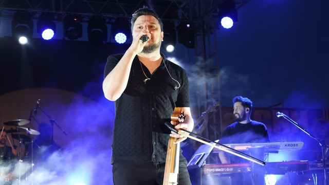 Şarkıcı Ekin Uzunlar, Kırıkhan'da sahne aldı