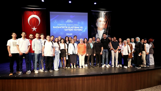 Gaziantep Büyükşehir Belediye Başkanı Şahin, UFEST'te üniversite öğrencileriyle buluştu