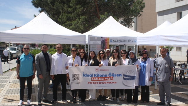 Şarkışla'da halk sağlığı için bilgilendirme standı kuruldu