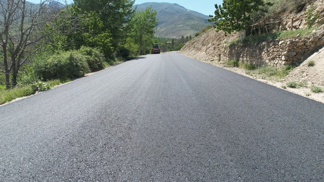 Yahyalı'da asfalt çalışmaları devam ediyor