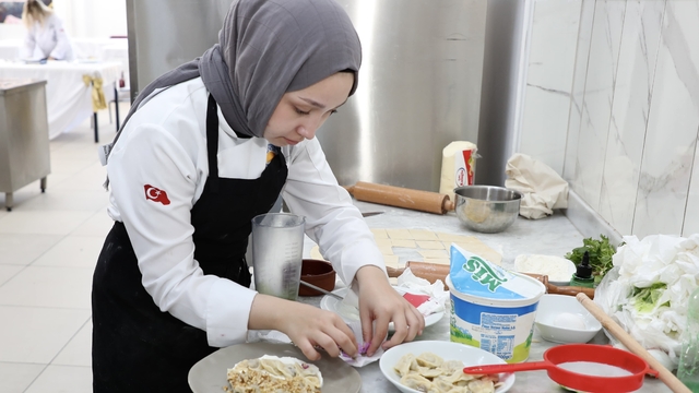 Coğrafi işaretli Sinop mantısı üniversite öğrencilerinin ellerinde lezzet buldu