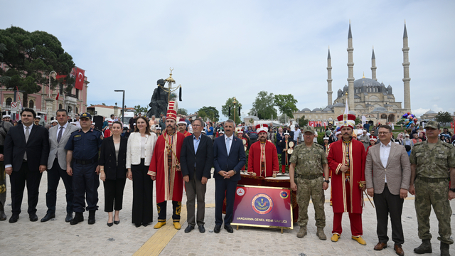 Edirne'de Jandarma Mehteran Birliği, İstanbul'un fethinin 572. yılı dolayısıyla konser verdi