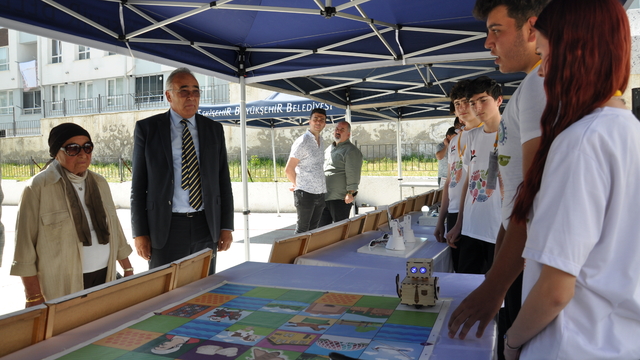 Yunus Emre Mesleki ve Teknik Anadolu Lisesi'nde TÜBİTAK 4006 Bilim Fuarı düzenlendi