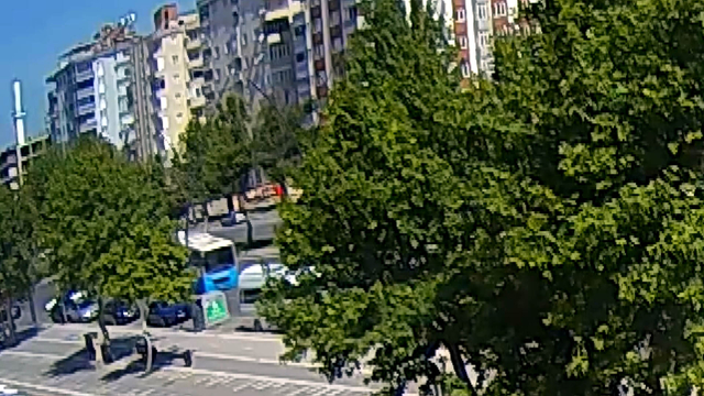 Otomobil, halk otobüsüne çarptı: 1 ölü, 8 yaralı (2)