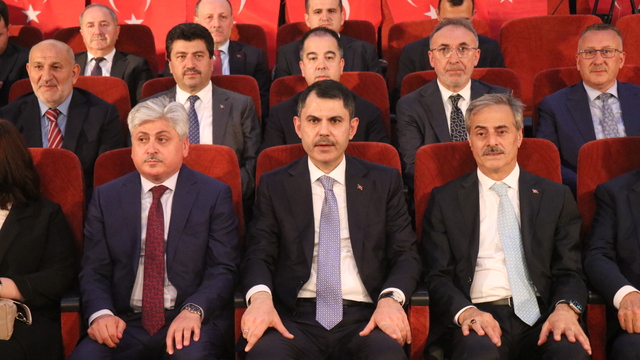 Bakan Kurum: Bu sistemle yılda 200 binden fazla pet şişe toplamayı hedefliyoruz