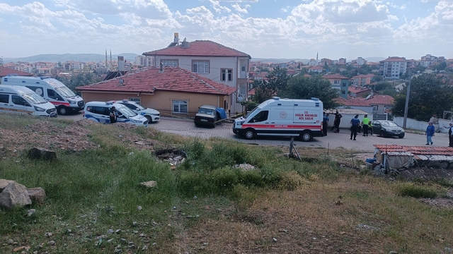 Sürücüsü fenalaşan otomobil, duvara çarptı: 1 ölü, 1 yaralı