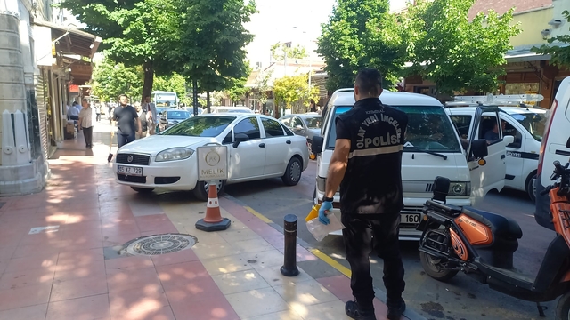 Manisa'da kuyumcu dükkanını kurşunlayan şüpheliler aranıyor