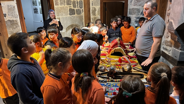 Erzurum'da 600 öğrenciye unutulmaya yüz tutmuş meslekler anlatıldı