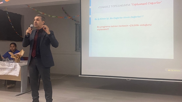 Turhal'da "Geçmişten Günümüze Örneklerle Toplumsal Değerlerimiz" konulu söyleşi gerçekleştirildi