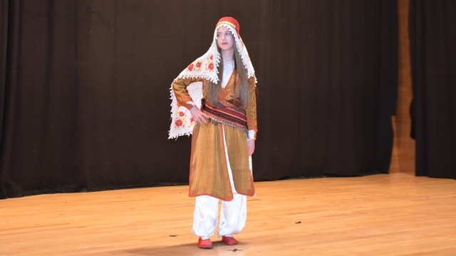 Sinop'ta "Geçmişten günümüze "Sinop Kırmızısı" temalı defile düzenlendi