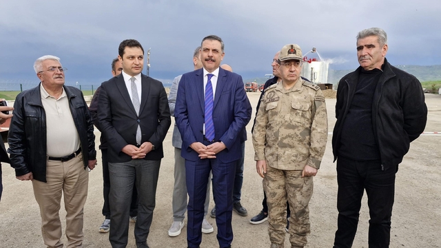 Erzurum'da asfalt üretim tesisinde gaz sıkışması kaynaklı patlama: 1 ölü, 1 yaralı (2)