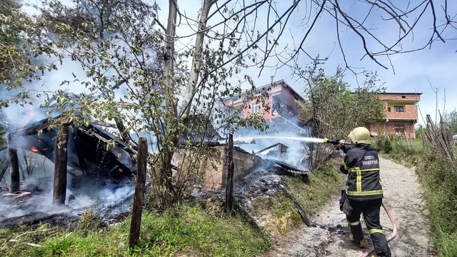 Ordu'da tek katlı marangoz atölyesi yandı