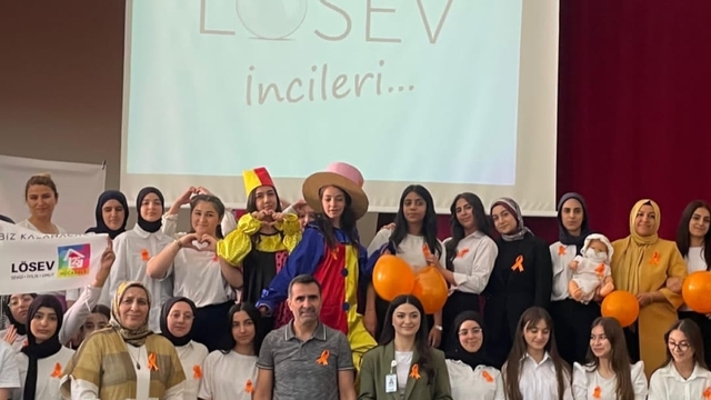 Elazığ'da meslek lisesi öğrencilerinden kanserle mücadele eden çocuklara destek