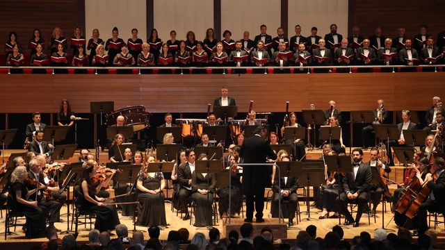 İzmir Devlet Senfoni Orkestrası, sezonu Verdi'nin "Requiem" adlı eseriyle kapattı