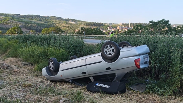 Bursa'da şarampole devrilen otomobildeki 5 kişi yaralandı