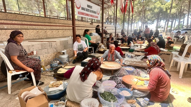 Kumluca'da Mavikent Durali Yazıcı Okulu'nda kermes düzenlendi