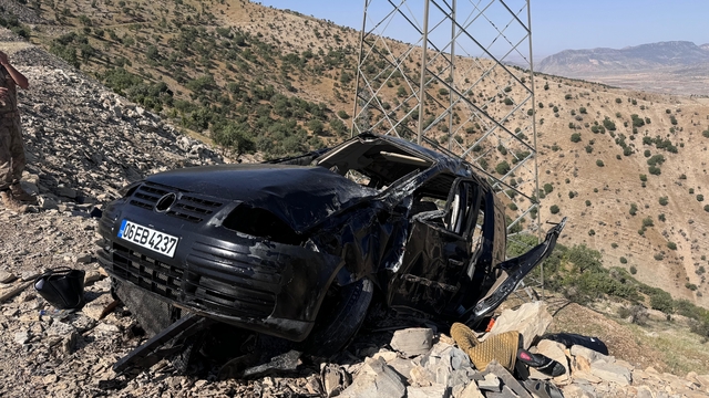 Şırnak'ta şarampole devrilen hafif ticari araçtaki 3 kişi öldü, 3 kişi yaralandı