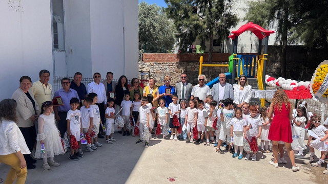 Bodrum'da okula sivil toplum kuruluşlarının desteğiyle yapılan çocuk parkı açıldı