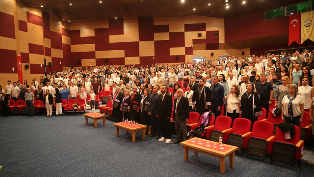 Edirne'de 560 öğretmen adayı mezuniyet sevinci yaşadı