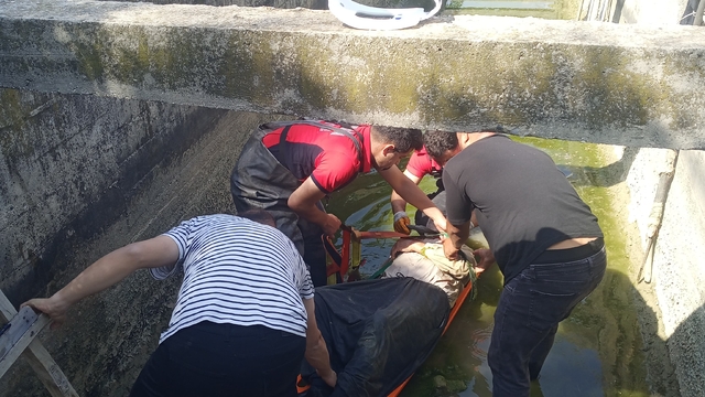 Sulama kanalına düştü, itfaiye kurtardı