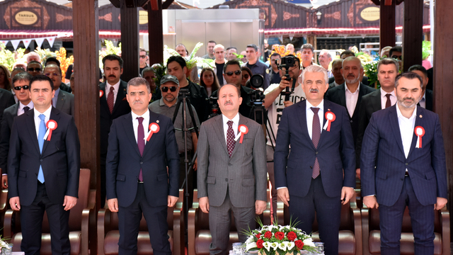 Kırıkkale'de "İşyurtları Ürün ve El Sanatları Fuarı" açıldı