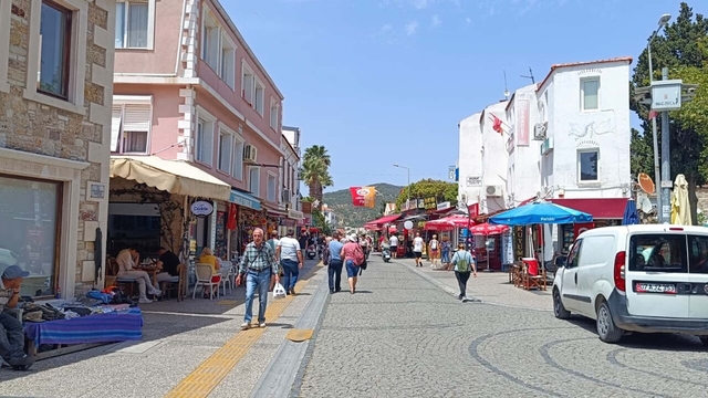 İzmir Foça açıklarında 3.7 büyüklüğünde deprem