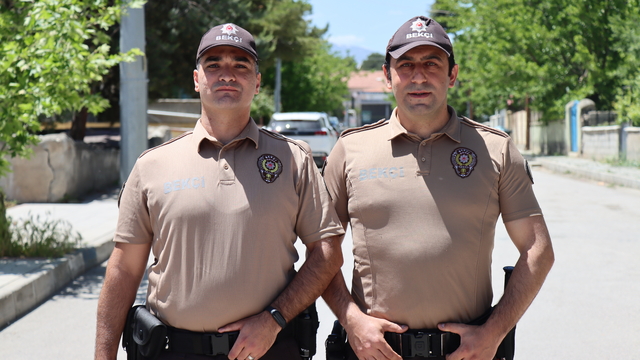Erzincan'da nefes borusuna yiyecek kaçan bebek, bekçinin Heimlich manevrasıyla kurtarıldı