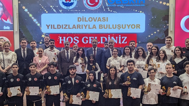Dilovası'nda başarılı öğrenciler ödüllendirildi