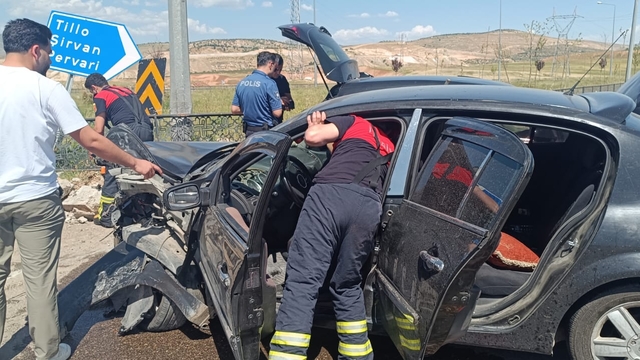 Siirt'te iki otomobilin çarpıştığı kazada 4 kişi yaralandı