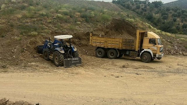 Aydın'da toprak kaydı; kepçe operatörü öldü
