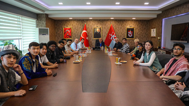 Trabzonspor'a uluslararası öğrencilerden ziyaret
