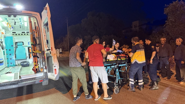 Muğla'da motosikletin çarptığı 2 çocuk ile sürücüsü yaralandı