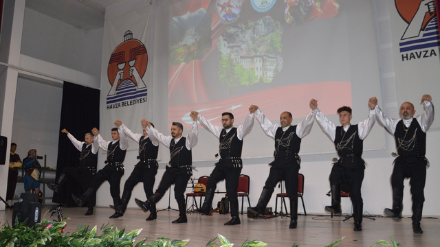 Havza'da halk oyunları gösterisi düzenlendi