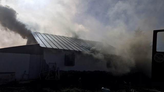 Yayla evinde çıkan yangında 4 kişi dumandan etkilendi