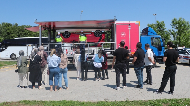 Jandarma Trafik Eğitim Tırı, Kocaeli'de vatandaşlarla buluştu