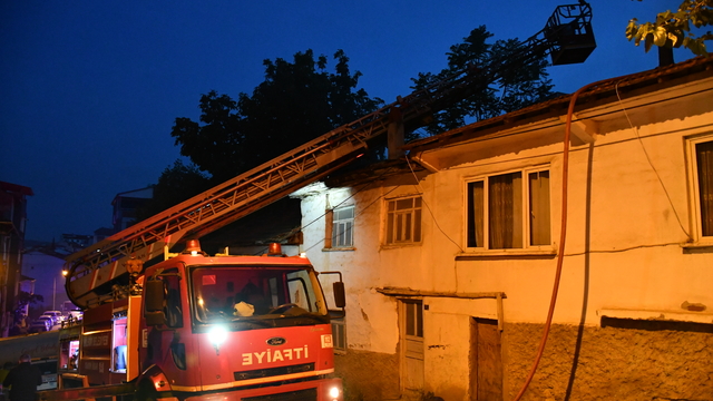 Bilecik'te ahşap evde çıkan yangın söndürüldü