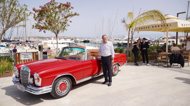 Klasik otomobilcileri Ayvalık'ta yarıştı