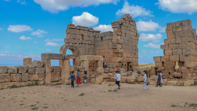 Diyarbakır'ın "minik kültür elçileri" tarihi mekanları tanıtıyor