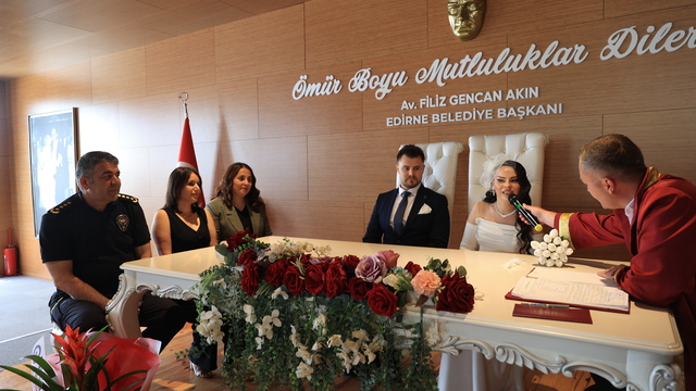 Trakya'da nikah dairelerinde "25.05.2025" yoğunluğu yaşandı