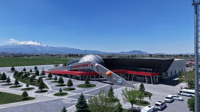 Öğrenciler Kayseri Bilim Merkezi'ni ziyaret etti