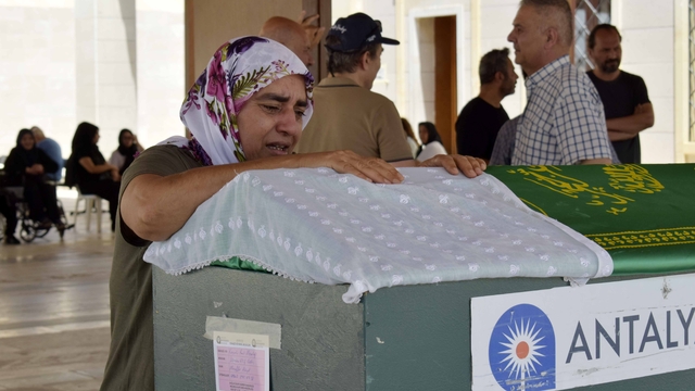 Erkek arkadaşının öldürdüğü Dilruba, annesinin yanına defnedildi