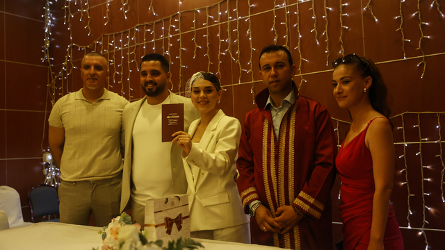 Mersin ve Osmaniye'de nikah daireleri "25.05.2025"te evlenmek isteyenleri ağırladı