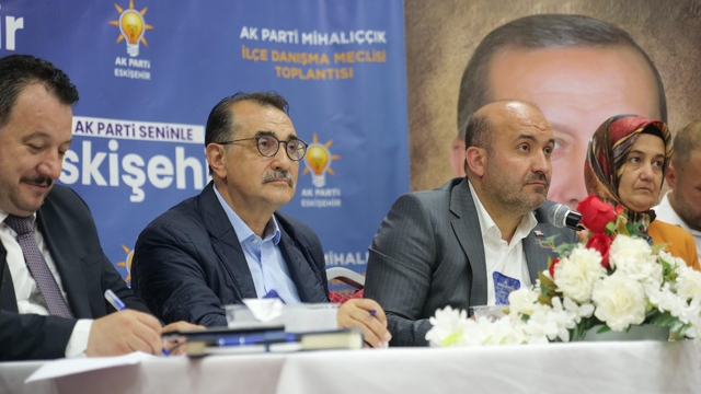 AK Parti'li Dönmez, Eskişehir'de partisinin toplantısına katıldı